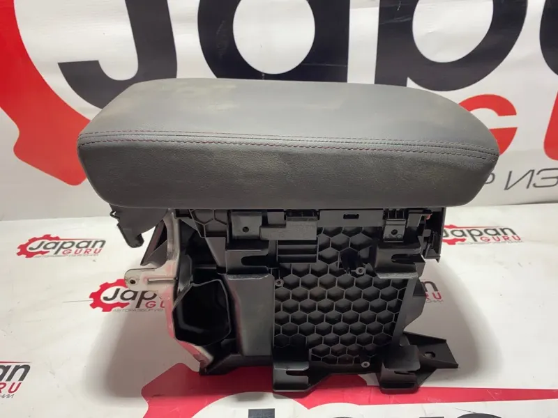 Подлокотник Honda Accord 8 K24A 2012 (б/у)